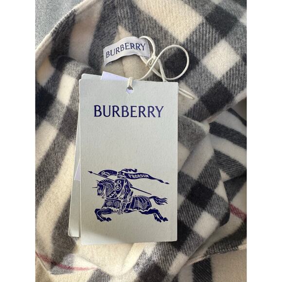 NWT Burberry Archive Beige Classic Check Wool Cape Fringe Shawl Italy 225x85 - Picture 10 of 16